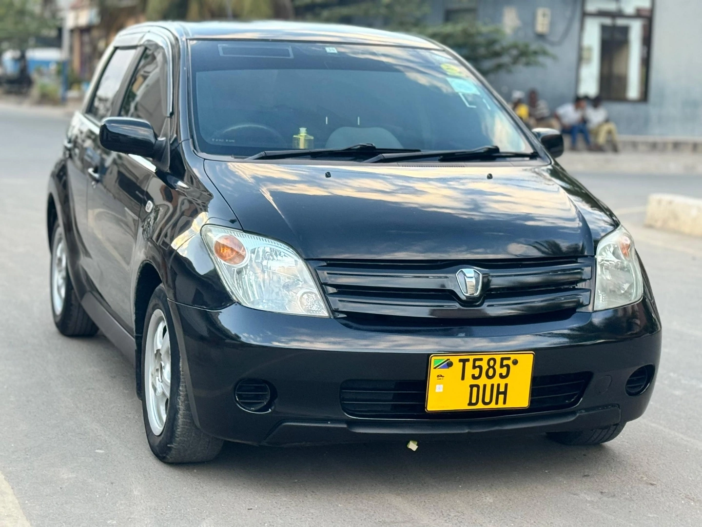 Black Toyota Ist 2004 Hatchback 1290cc thumbnail 3