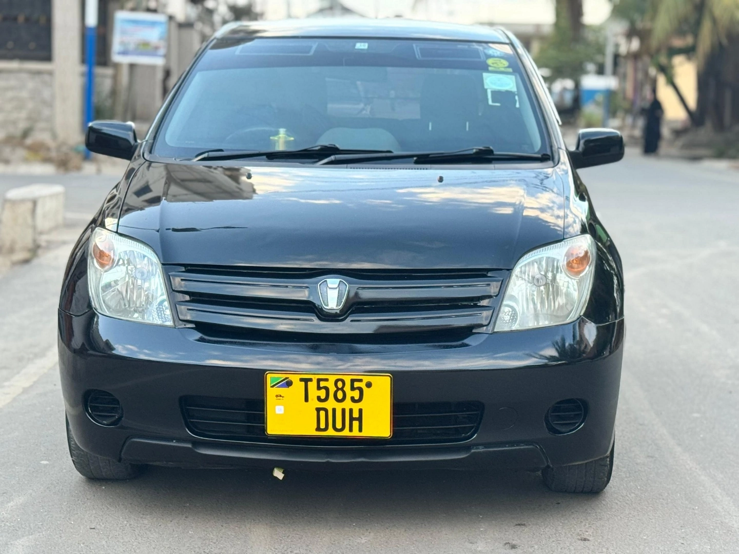 Black Toyota Ist 2004 Hatchback 1290cc thumbnail 4