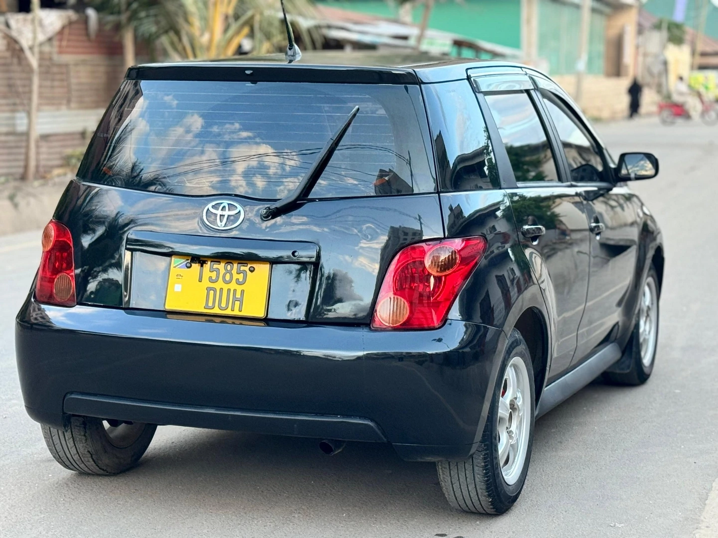 Black Toyota Ist 2004 Hatchback 1290cc thumbnail 6