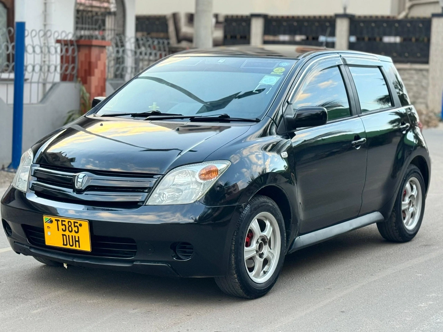 Black Toyota Ist 2004 Hatchback 1290cc thumbnail 7