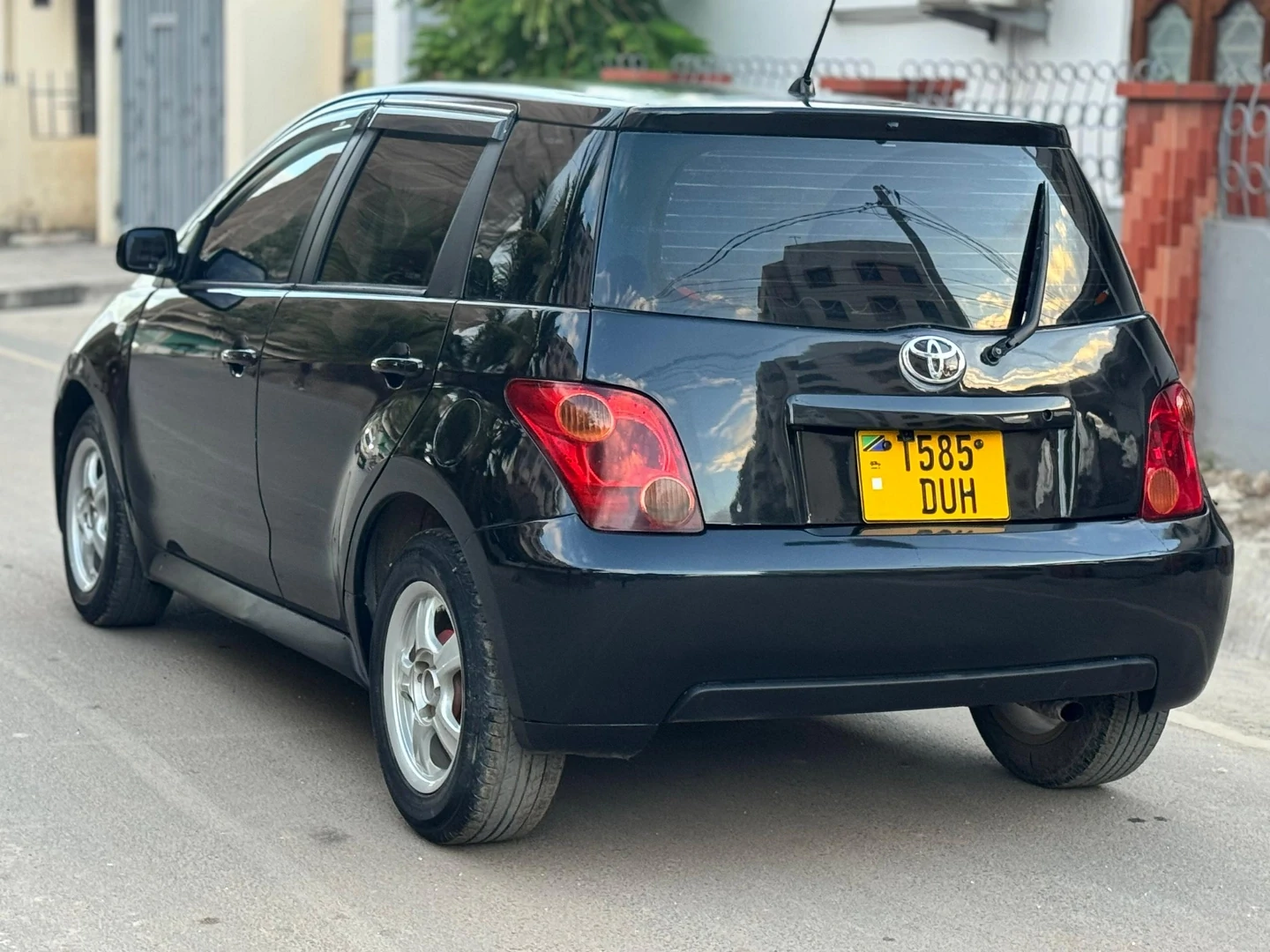 Black Toyota Ist 2004 Hatchback 1290cc thumbnail 8