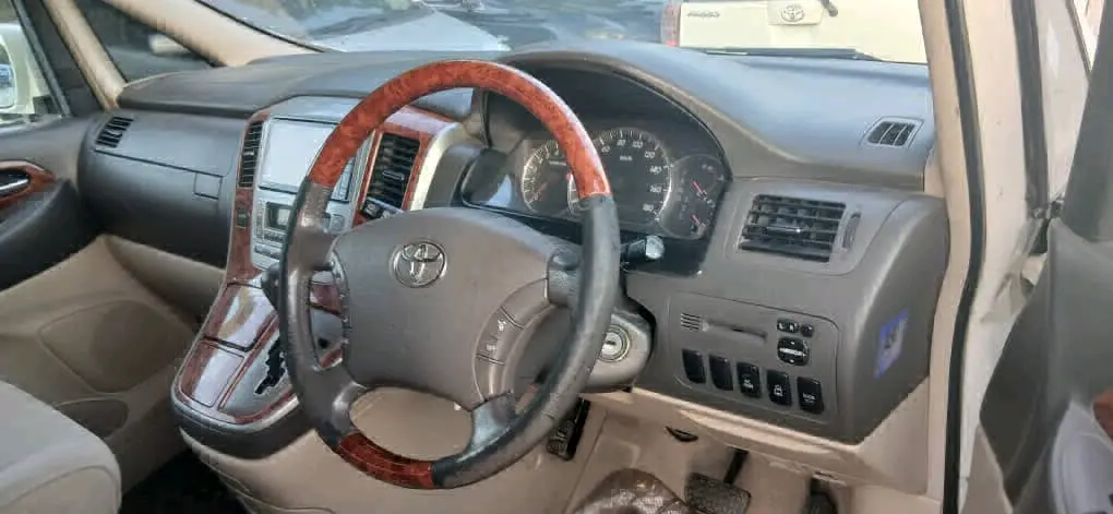 Toyota Alphard Minivan Nyeupe thumbnail 4