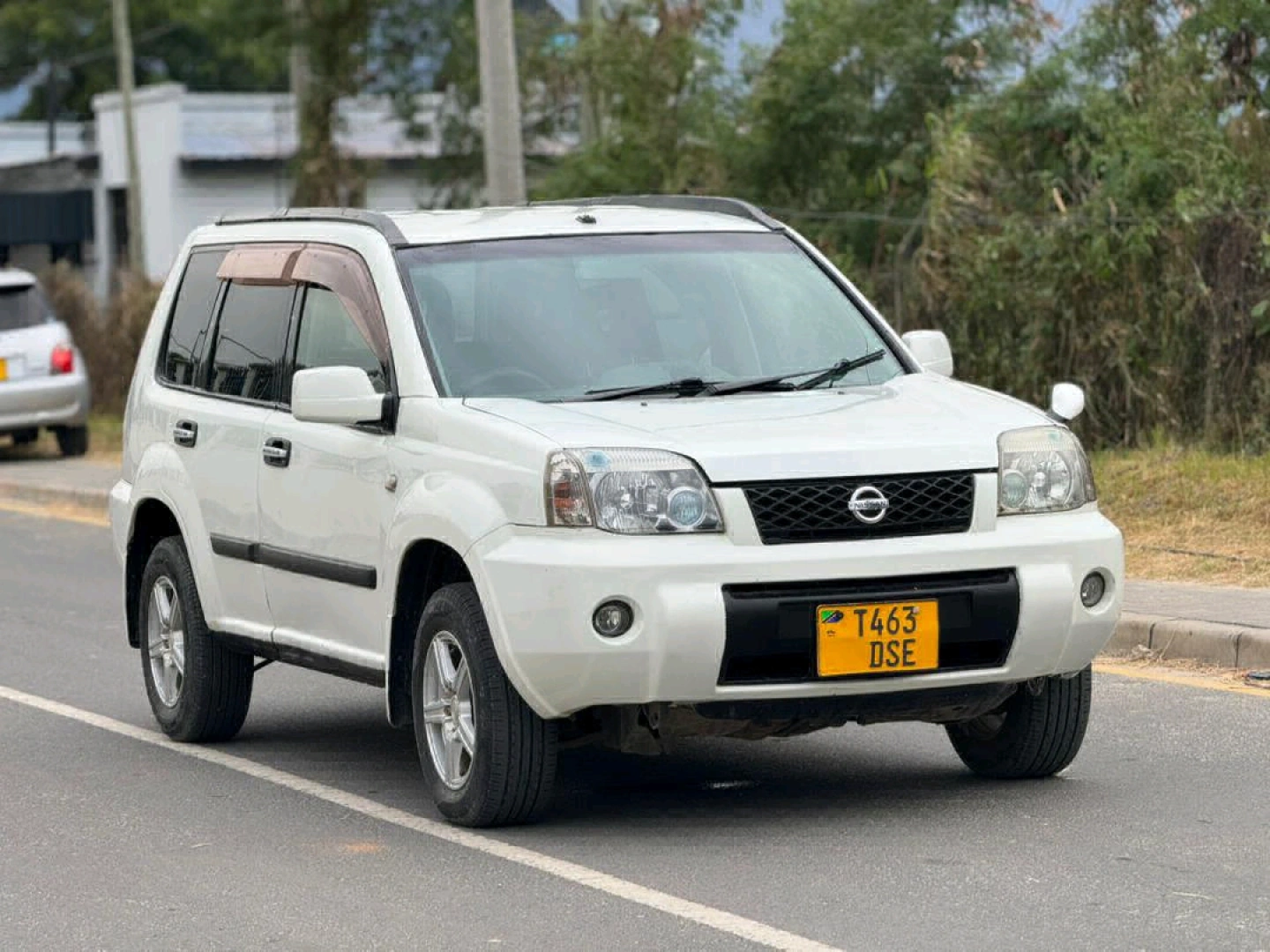 White Nissan X-Trail SUV for Sale thumbnail 5