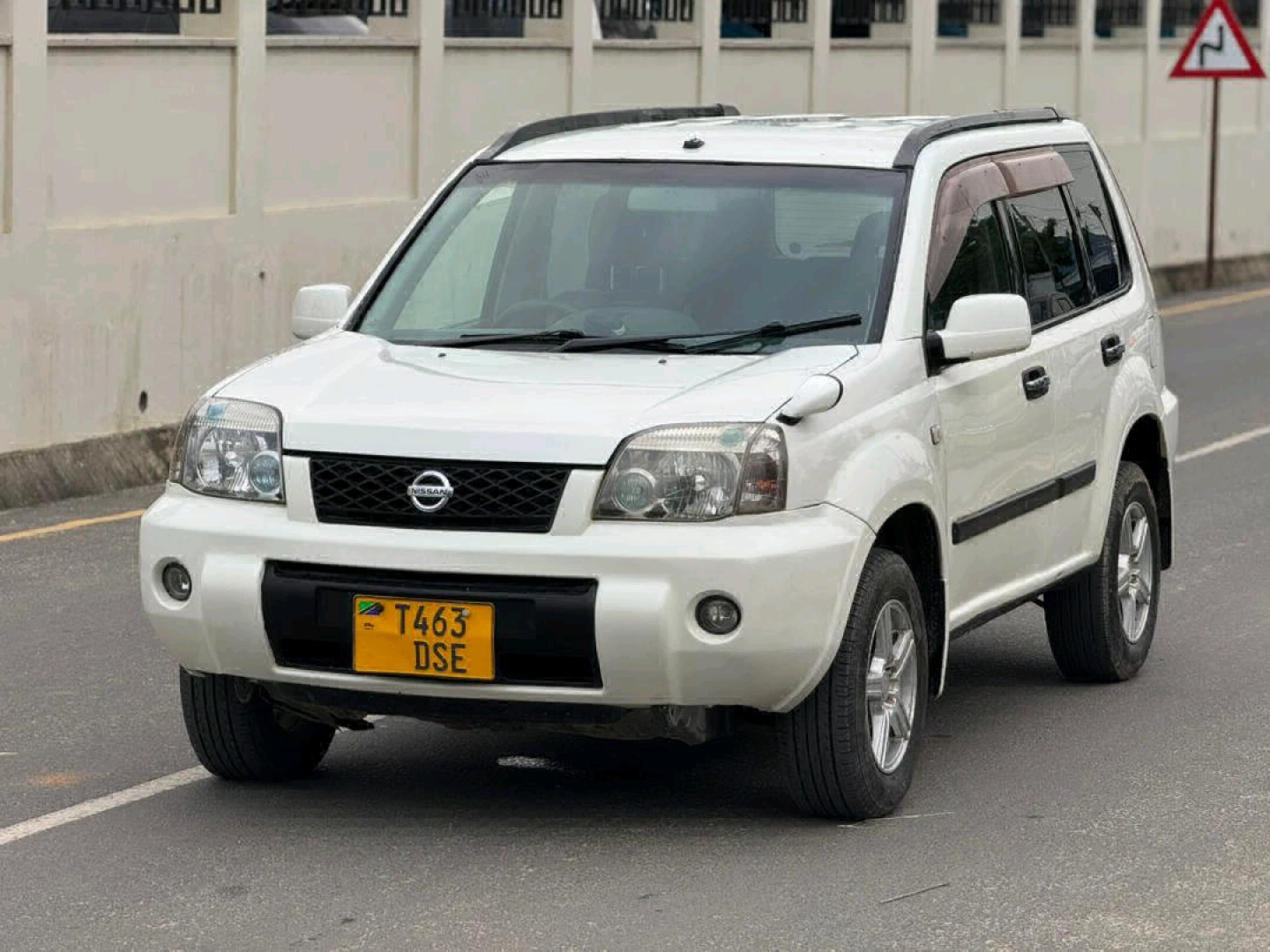 White Nissan X-Trail SUV for Sale thumbnail 6