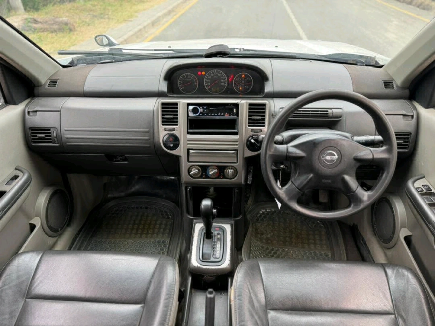 White Nissan X-Trail SUV for Sale thumbnail 7