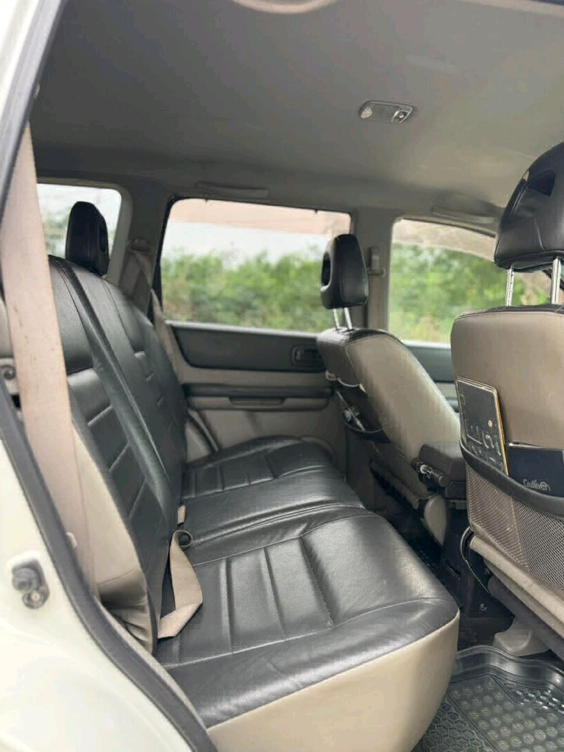 White Nissan X-Trail SUV for Sale thumbnail 8