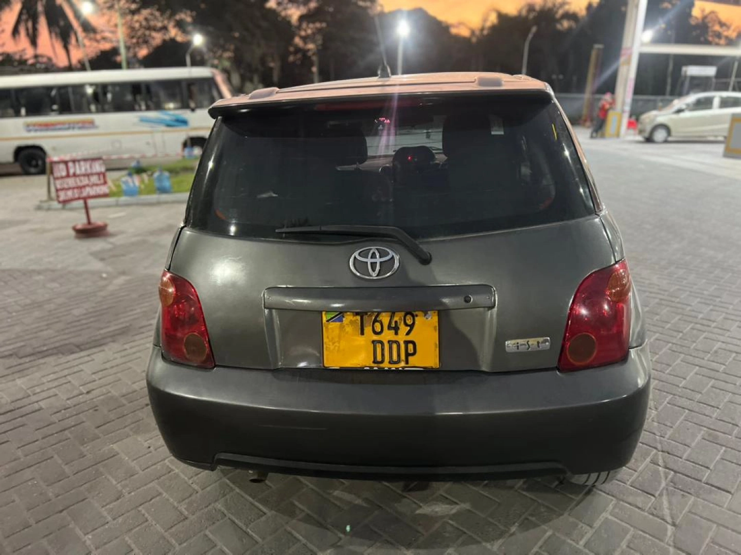 Toyota Ist Hatchback 1290cc for Sale thumbnail 3