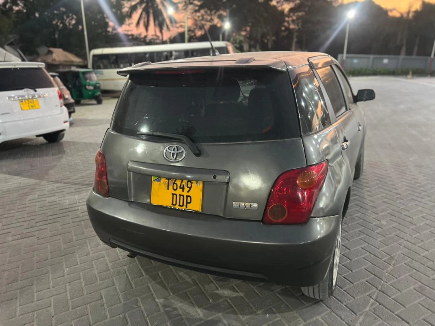 Toyota Ist Hatchback 1290cc for Sale thumbnail 5
