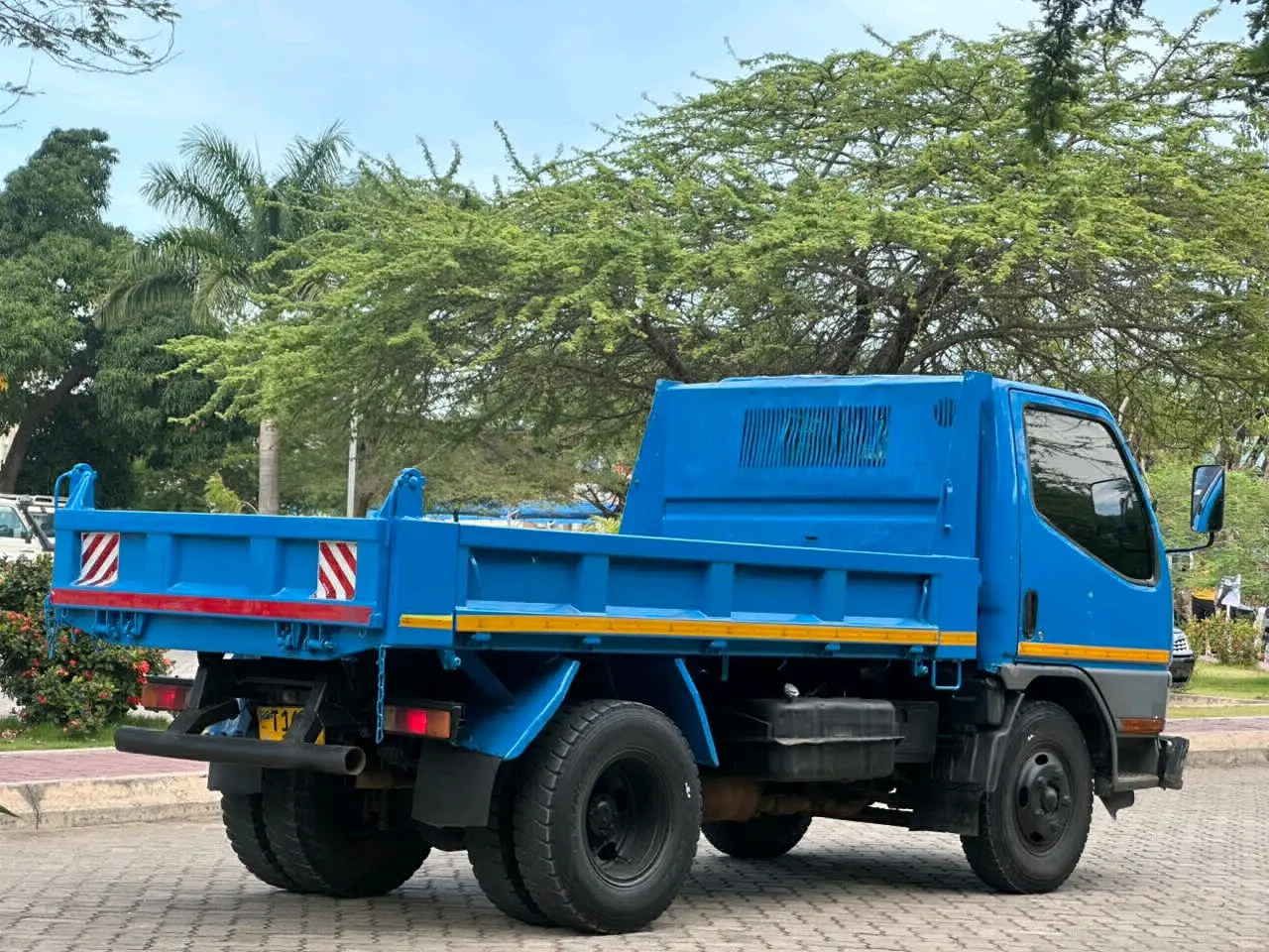 Mitsubishi Canter Tipper Truck 1996 (4D33 Engine) thumbnail 4