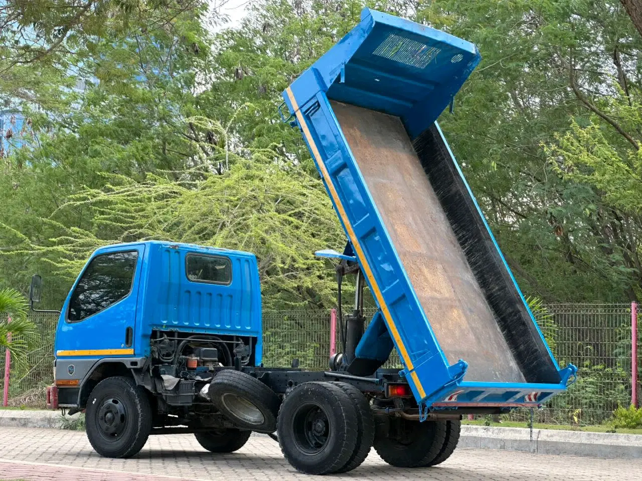 Mitsubishi Canter Tipper Truck 1996 (4D33 Engine) thumbnail 6