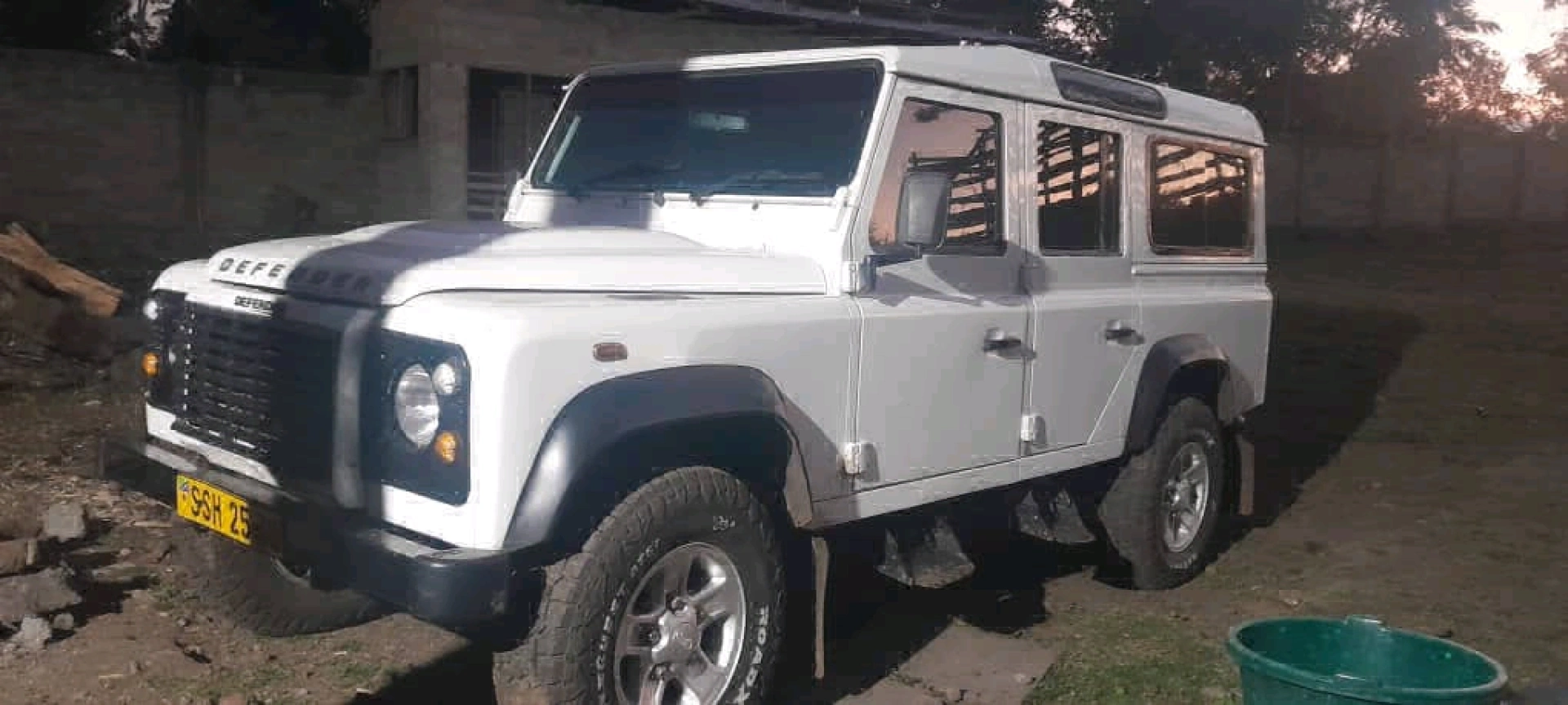 Land Rover Defender 110 Manual Diesel 300TDI thumbnail 2