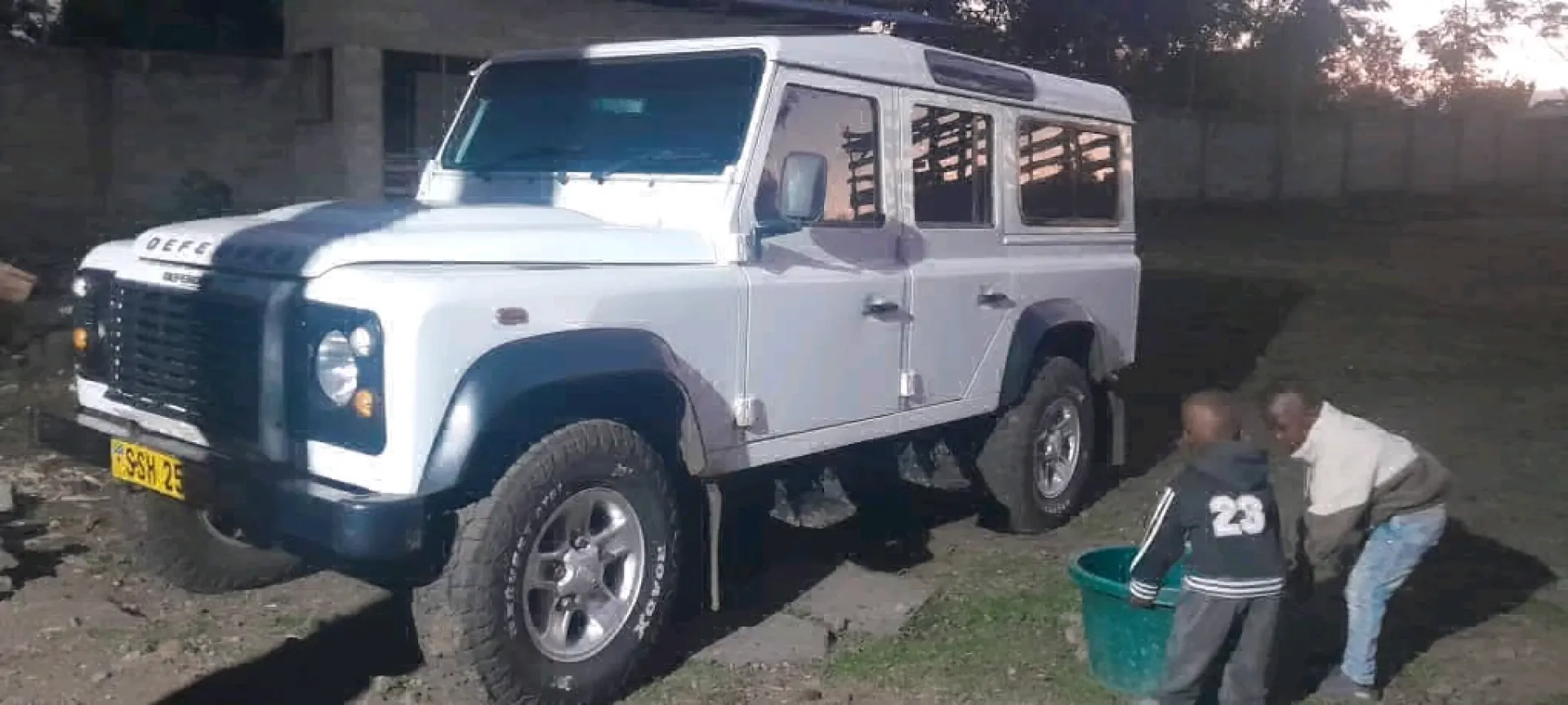 Land Rover Defender 110 Manual Diesel 300TDI thumbnail 3