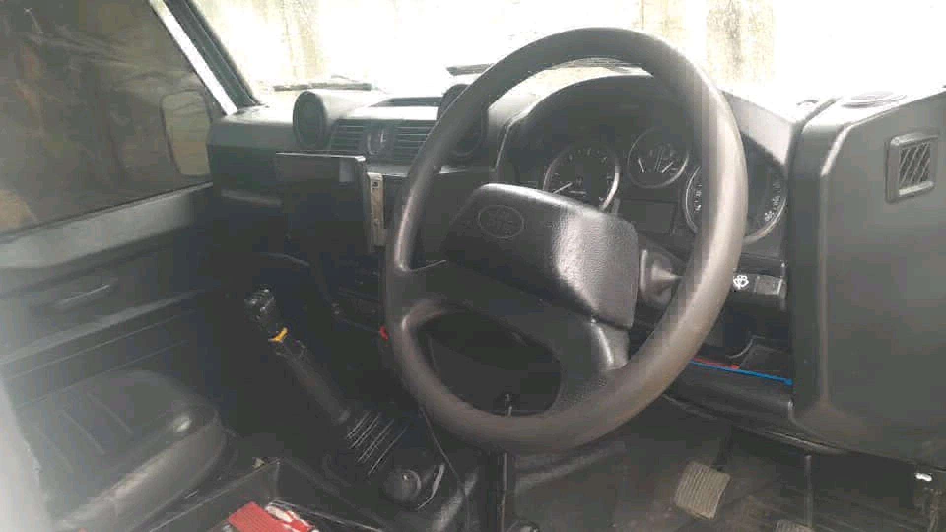 Land Rover Defender 110 Manual Diesel 300TDI thumbnail 4