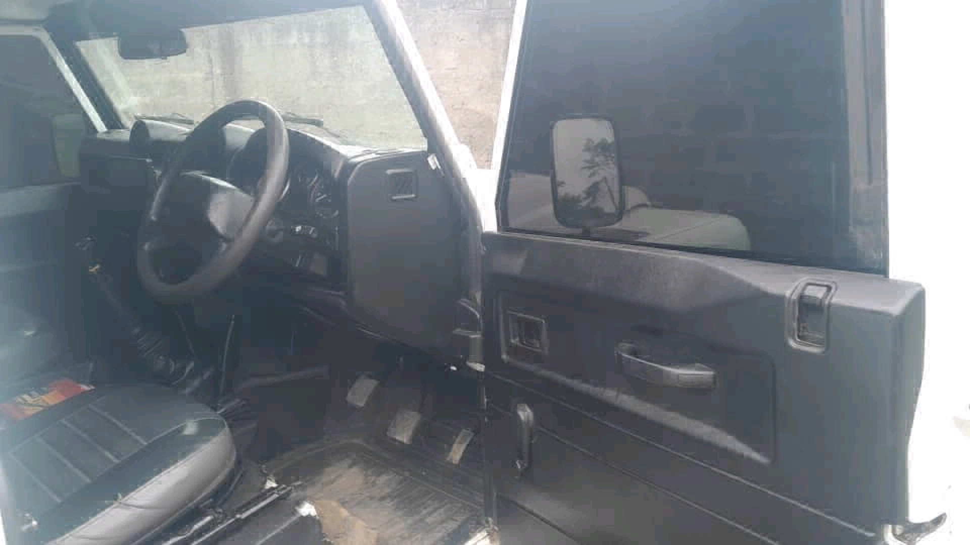 Land Rover Defender 110 Manual Diesel 300TDI thumbnail 5