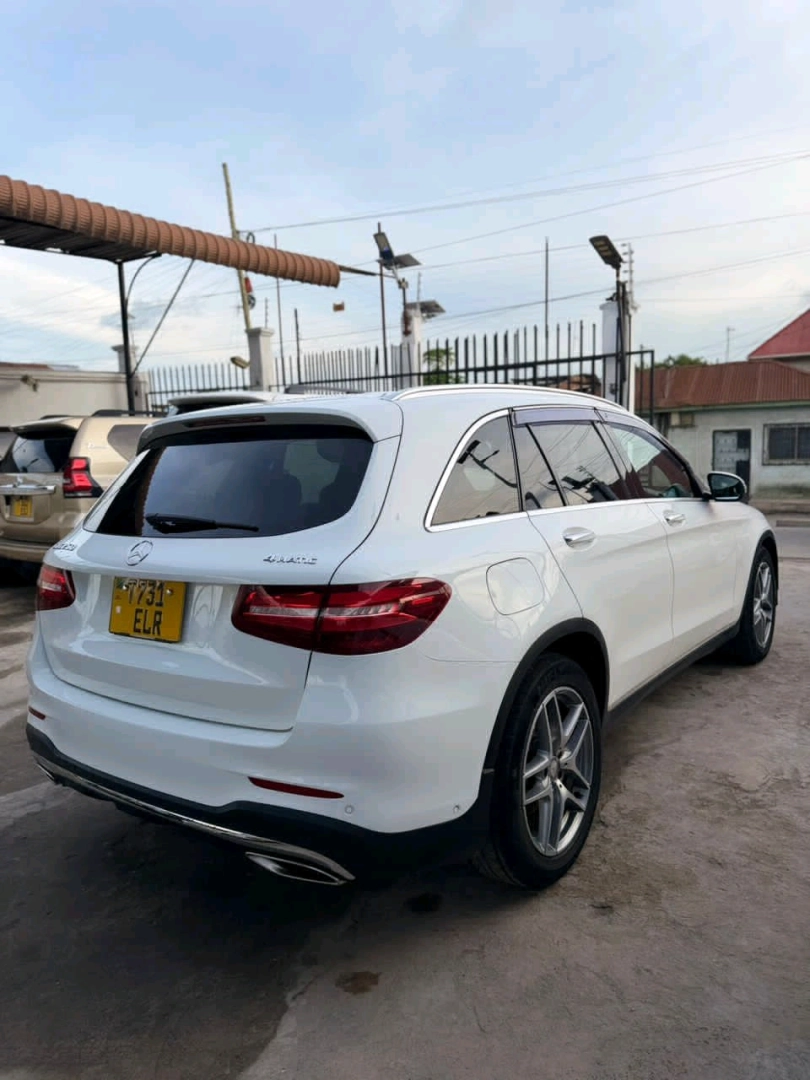Mercedes Benz GLC 250 SUV 2016 (1990cc) thumbnail 4