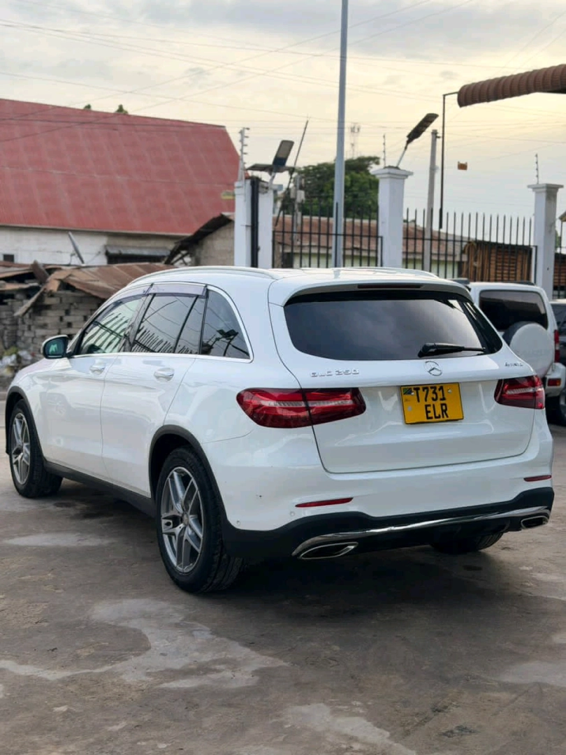 Mercedes Benz GLC 250 SUV 2016 (1990cc) thumbnail 5