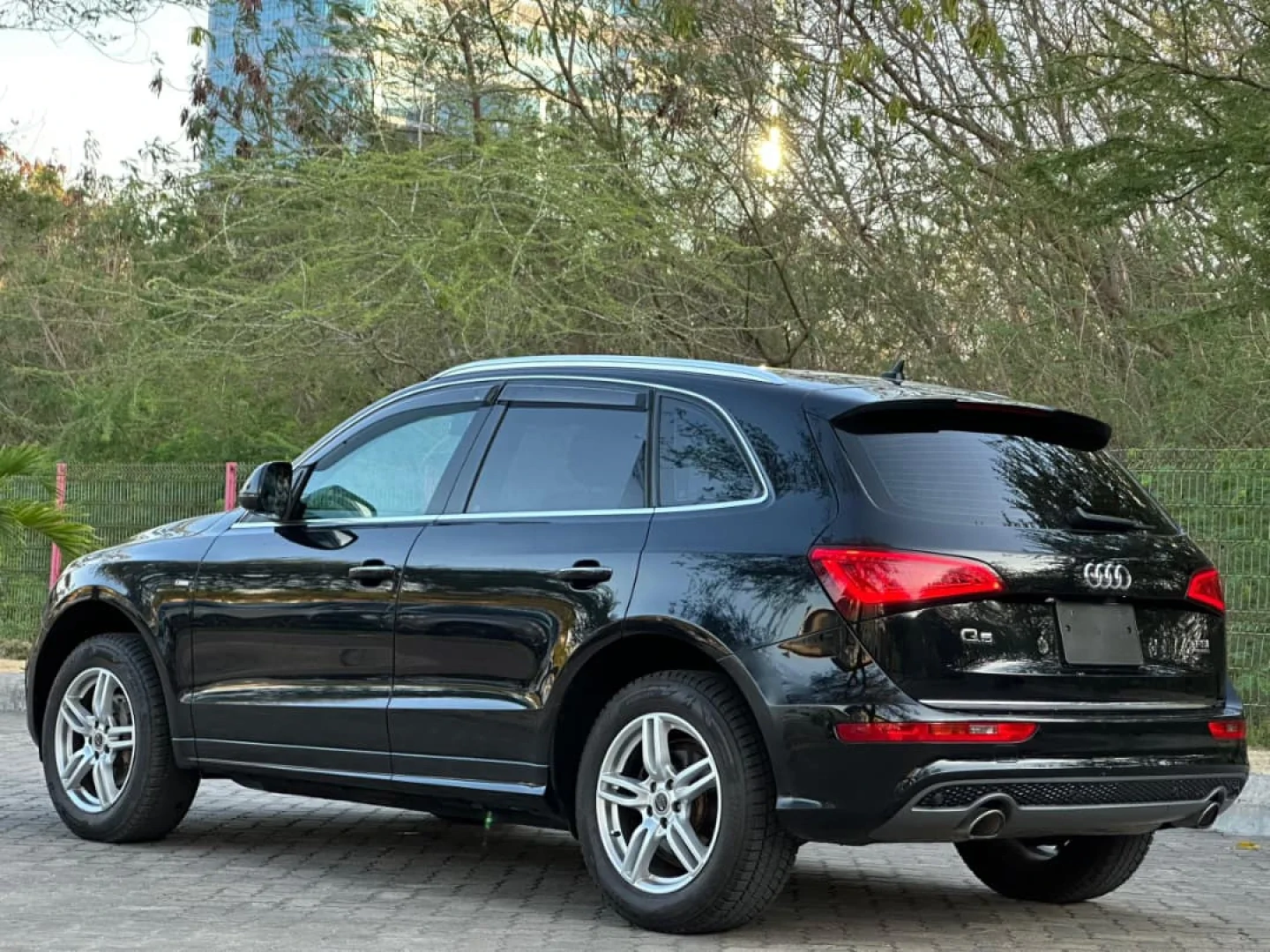 Black Audi Q5 Sports Line 2015 SUV thumbnail 2