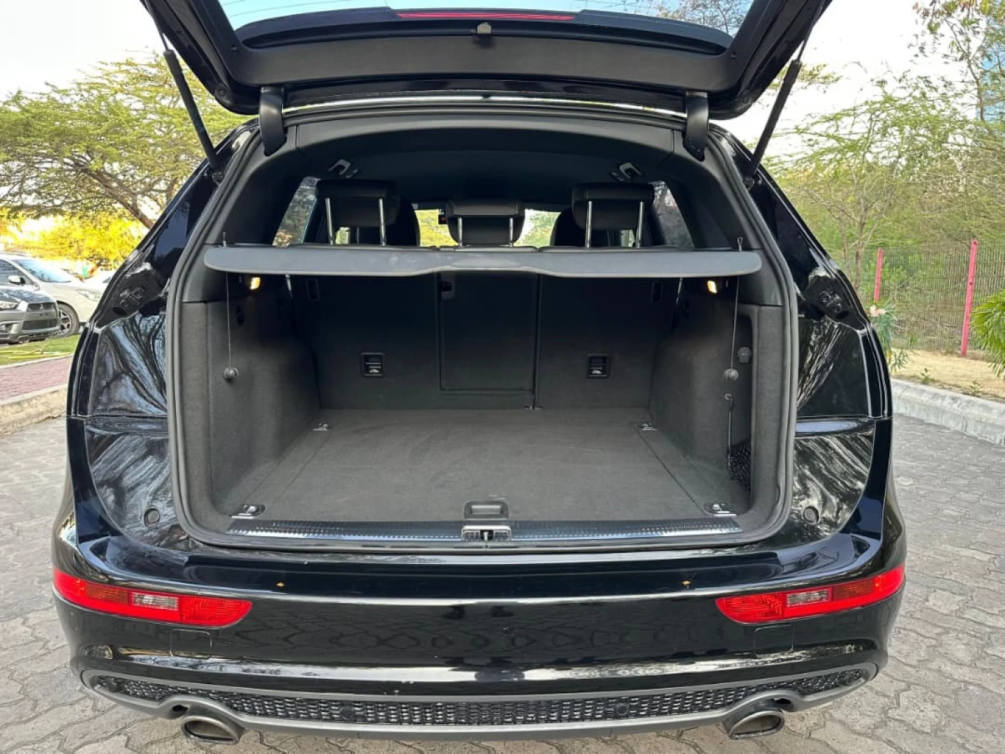 Black Audi Q5 Sports Line 2015 SUV thumbnail 3