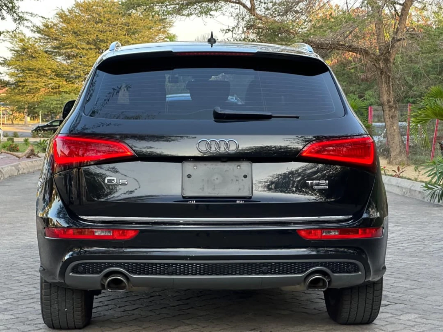 Black Audi Q5 Sports Line 2015 SUV thumbnail 4