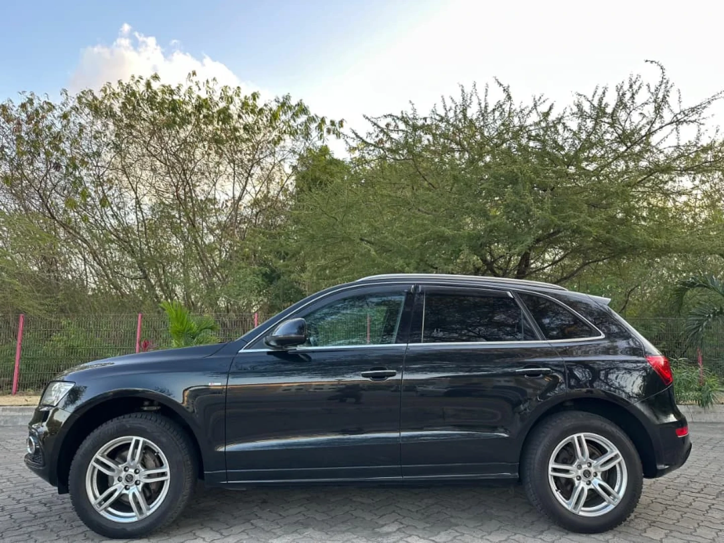 Black Audi Q5 Sports Line 2015 SUV thumbnail 7