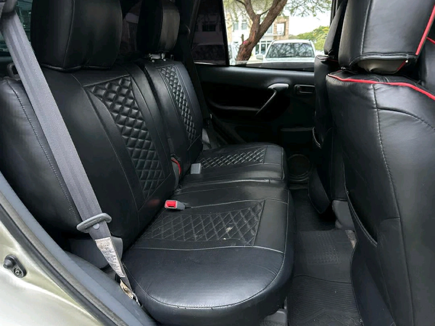 Silver Toyota RAV4 SUV 1790cc Full AC thumbnail 6
