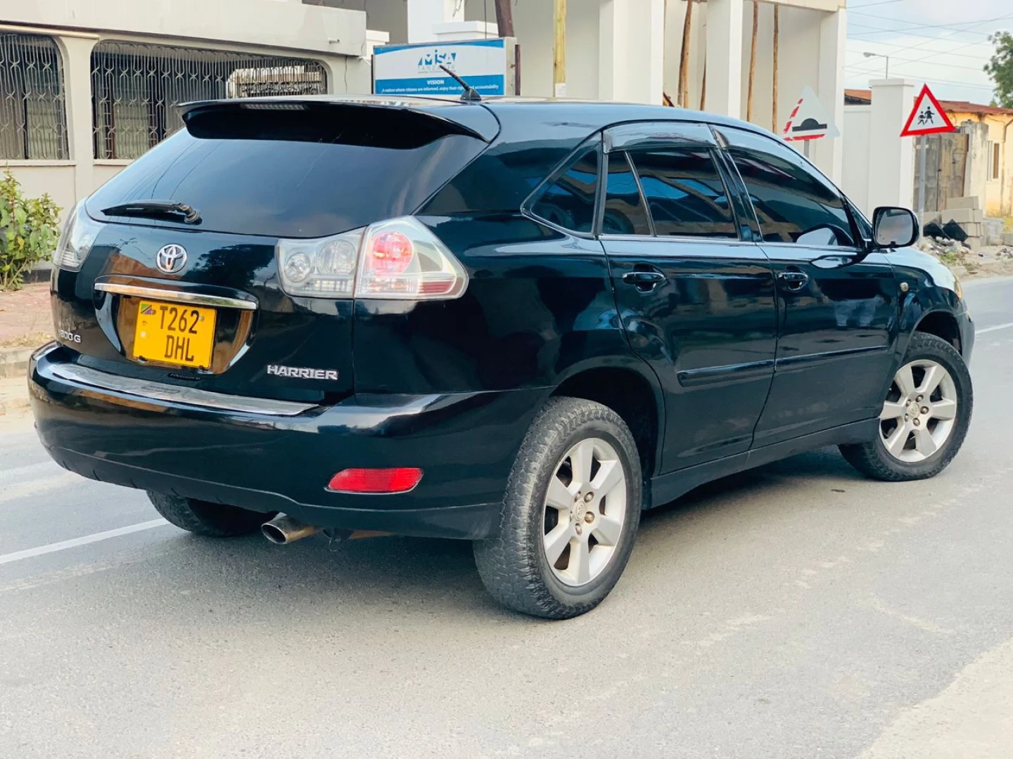 Toyota Harrier 2006 Automatic For Sale thumbnail 5