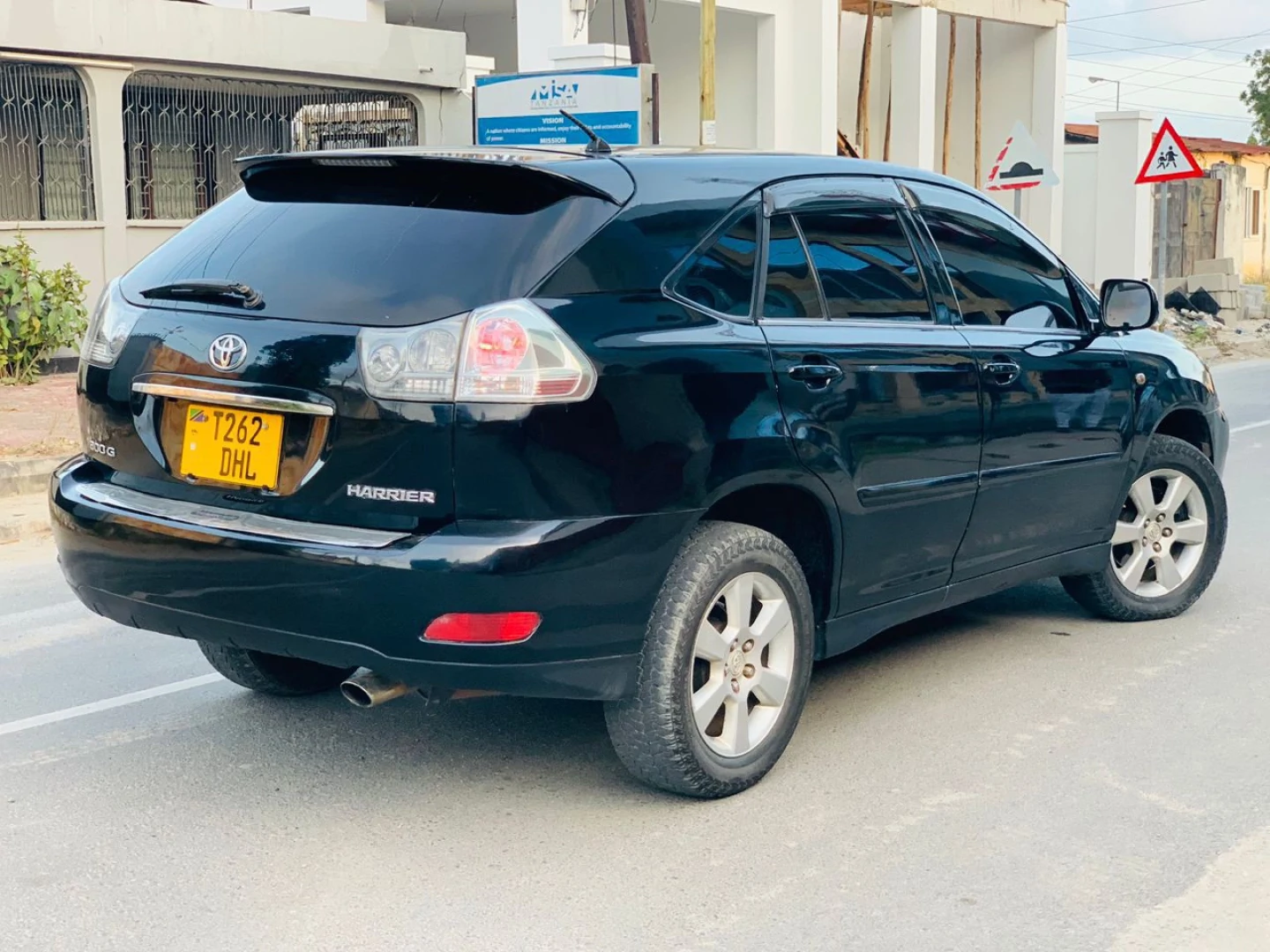 Toyota Harrier 2006 Automatic For Sale thumbnail 9