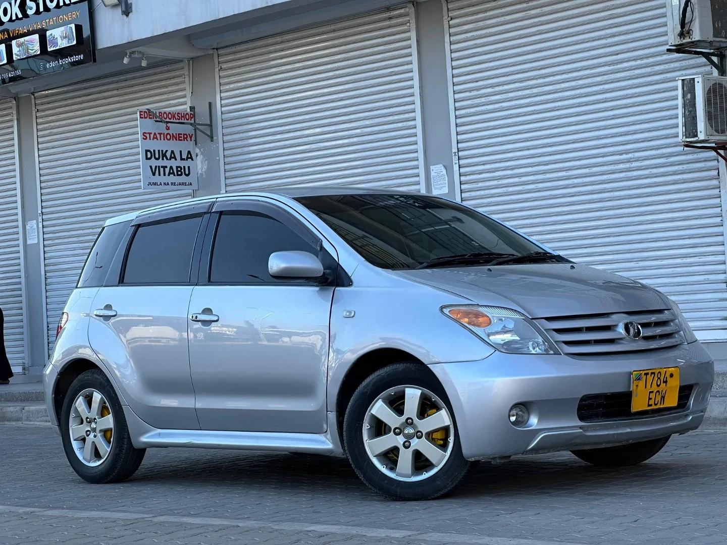 Toyota Ist 2007 Silver thumbnail 2