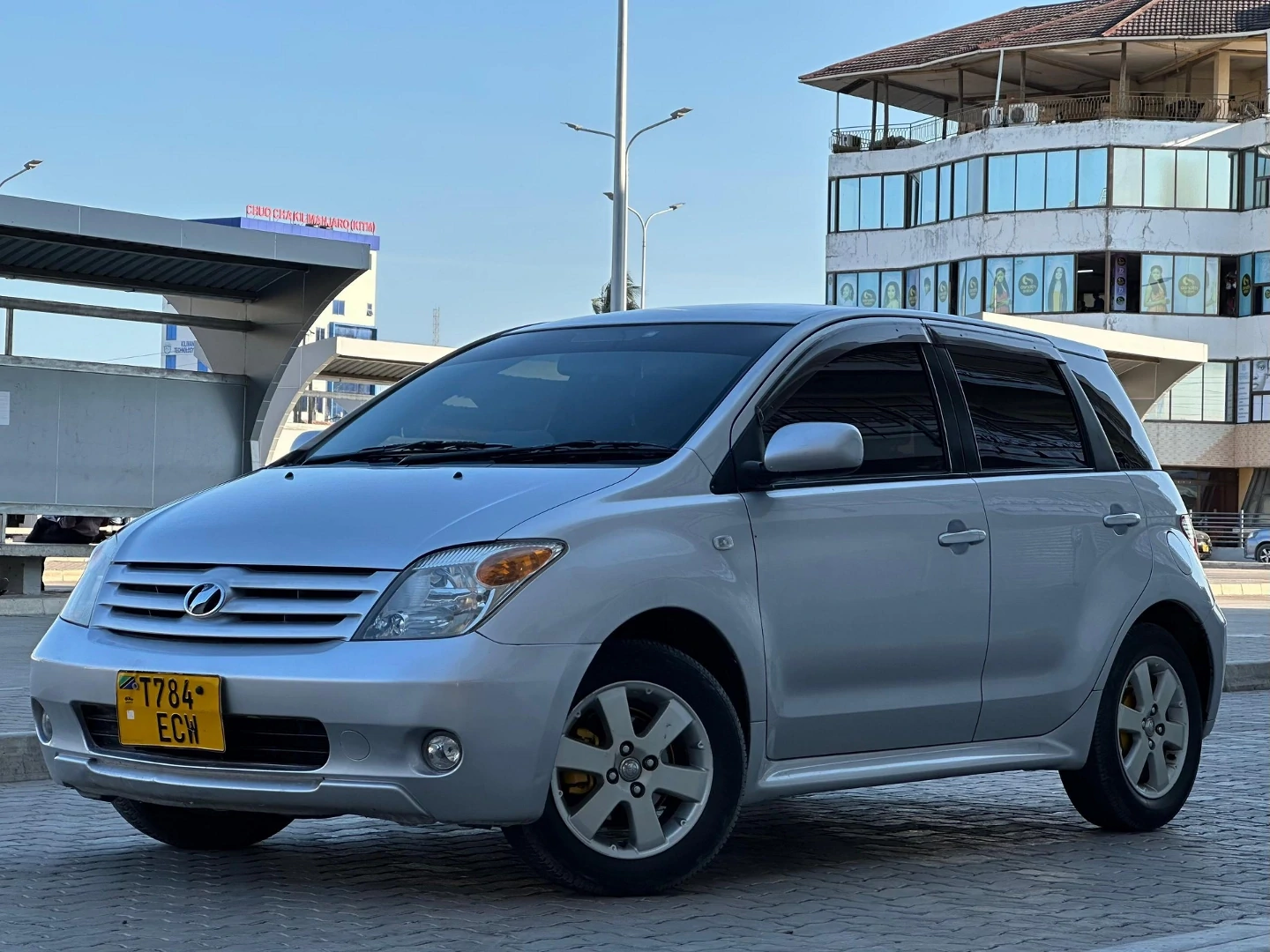 Toyota Ist 2007 Silver thumbnail 3