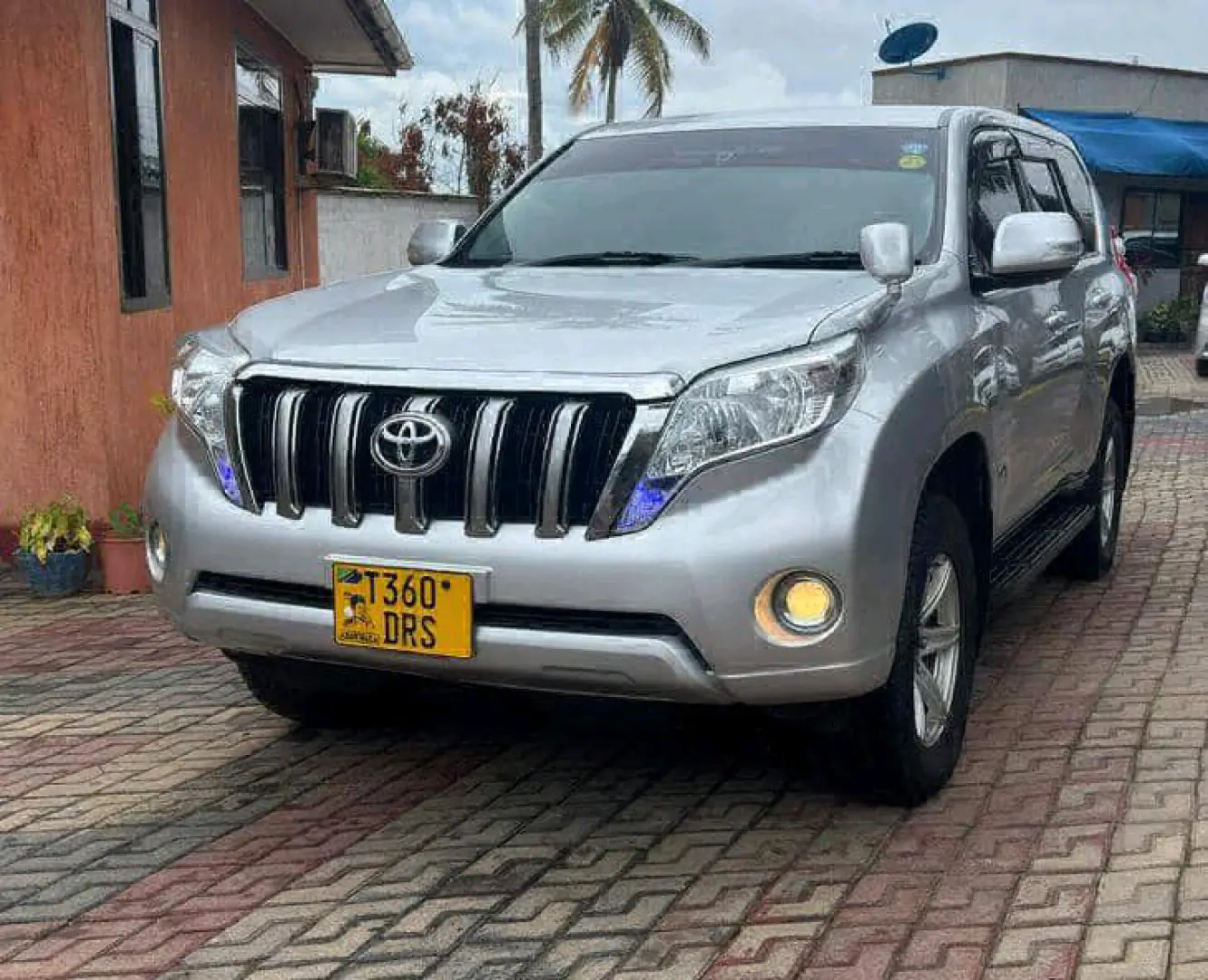 Toyota Land Cruiser Prado 150 (2014) for Sale thumbnail 6