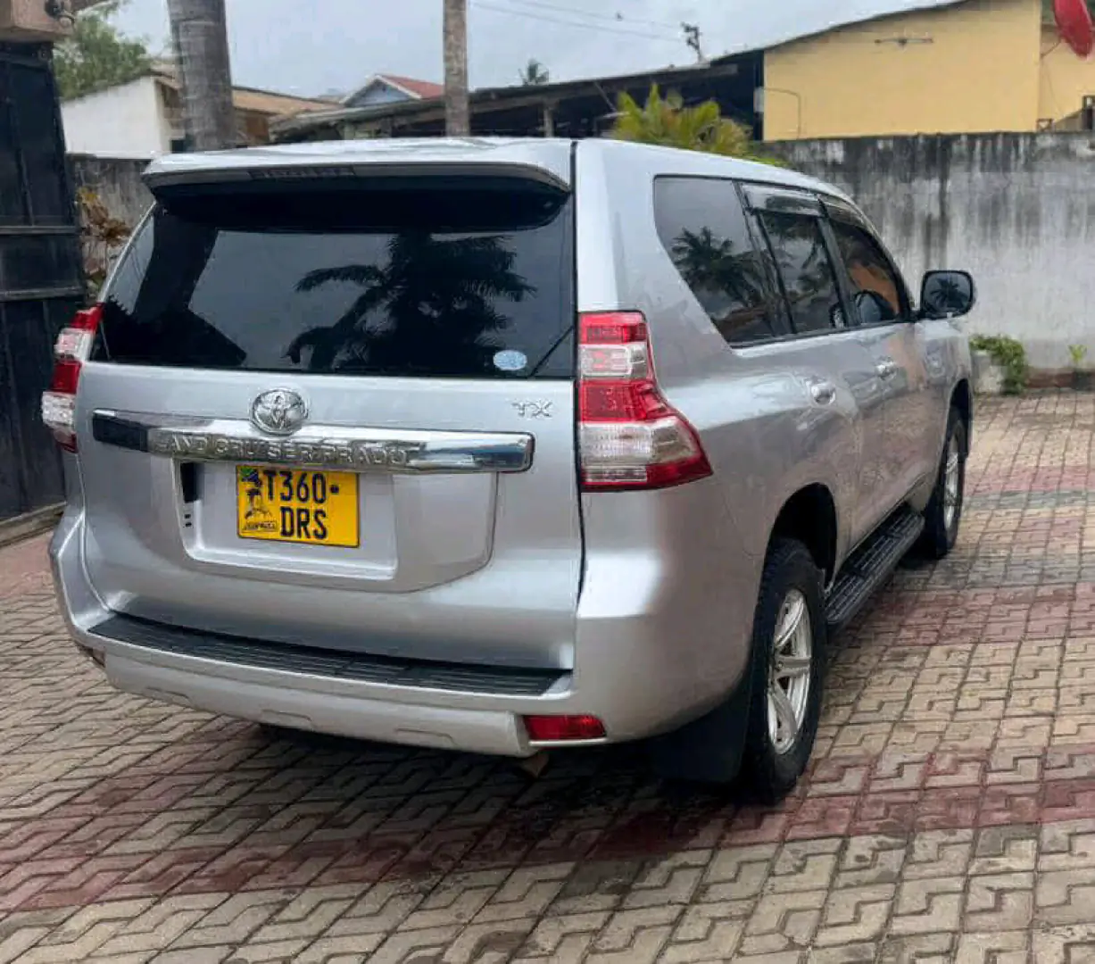 Toyota Land Cruiser Prado 150 (2014) for Sale thumbnail 7