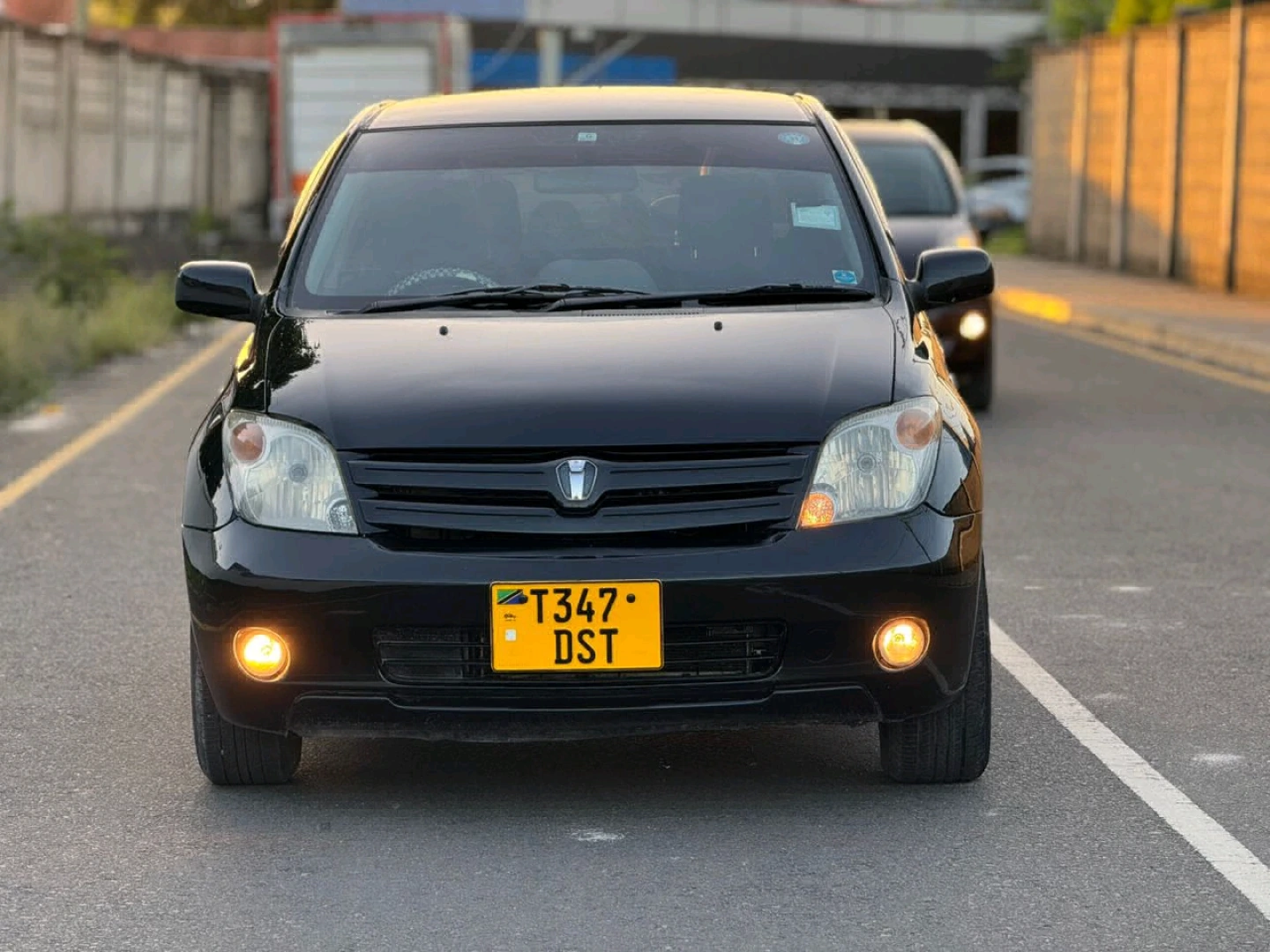 Black Toyota Ist Car T347 DST