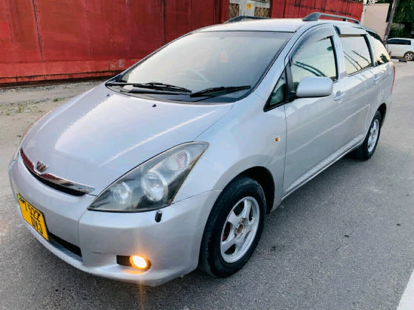 Toyota Wish Minivan Silver thumbnail 4
