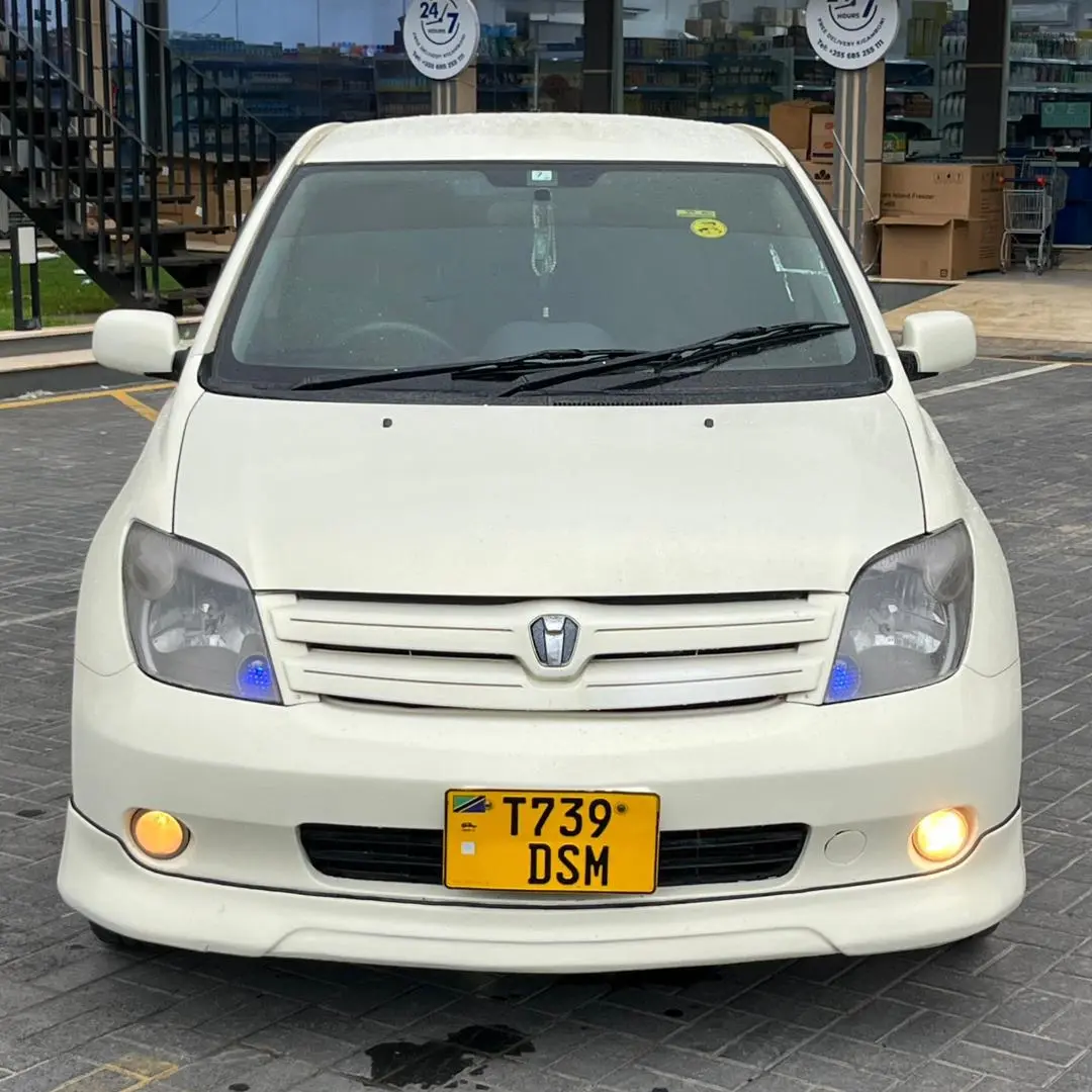 Toyota Ist 2004 Nyeupe DSM