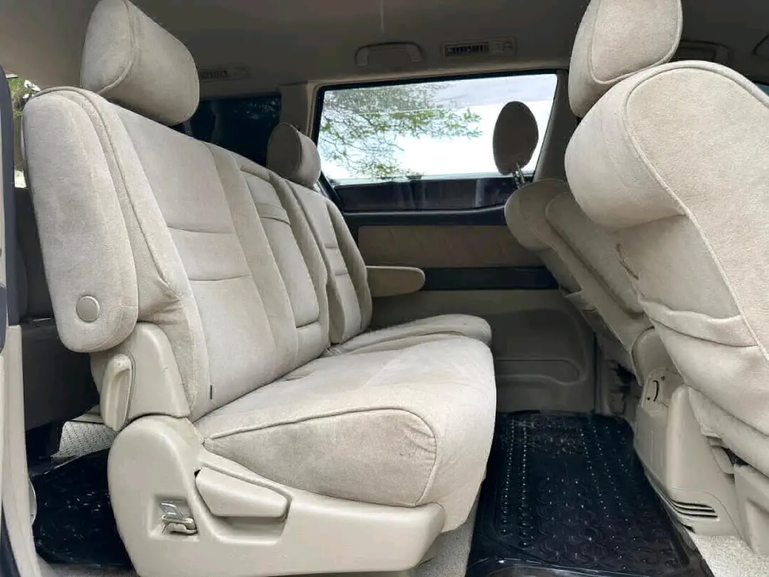 2005 Toyota Alphard Minivan for Sale thumbnail 5