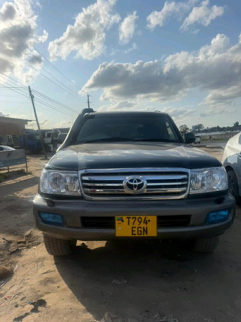 Toyota Land Cruiser SUV Diesel Inauzwa DSM