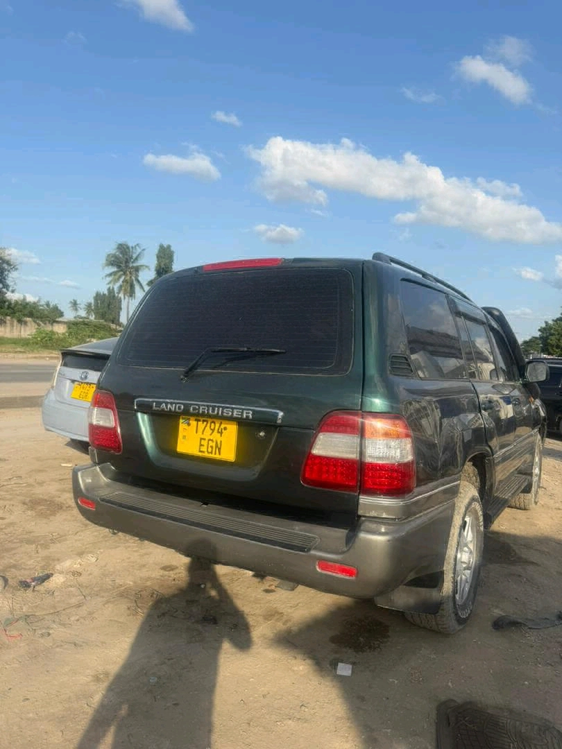 Toyota Land Cruiser SUV Diesel Inauzwa DSM thumbnail 4