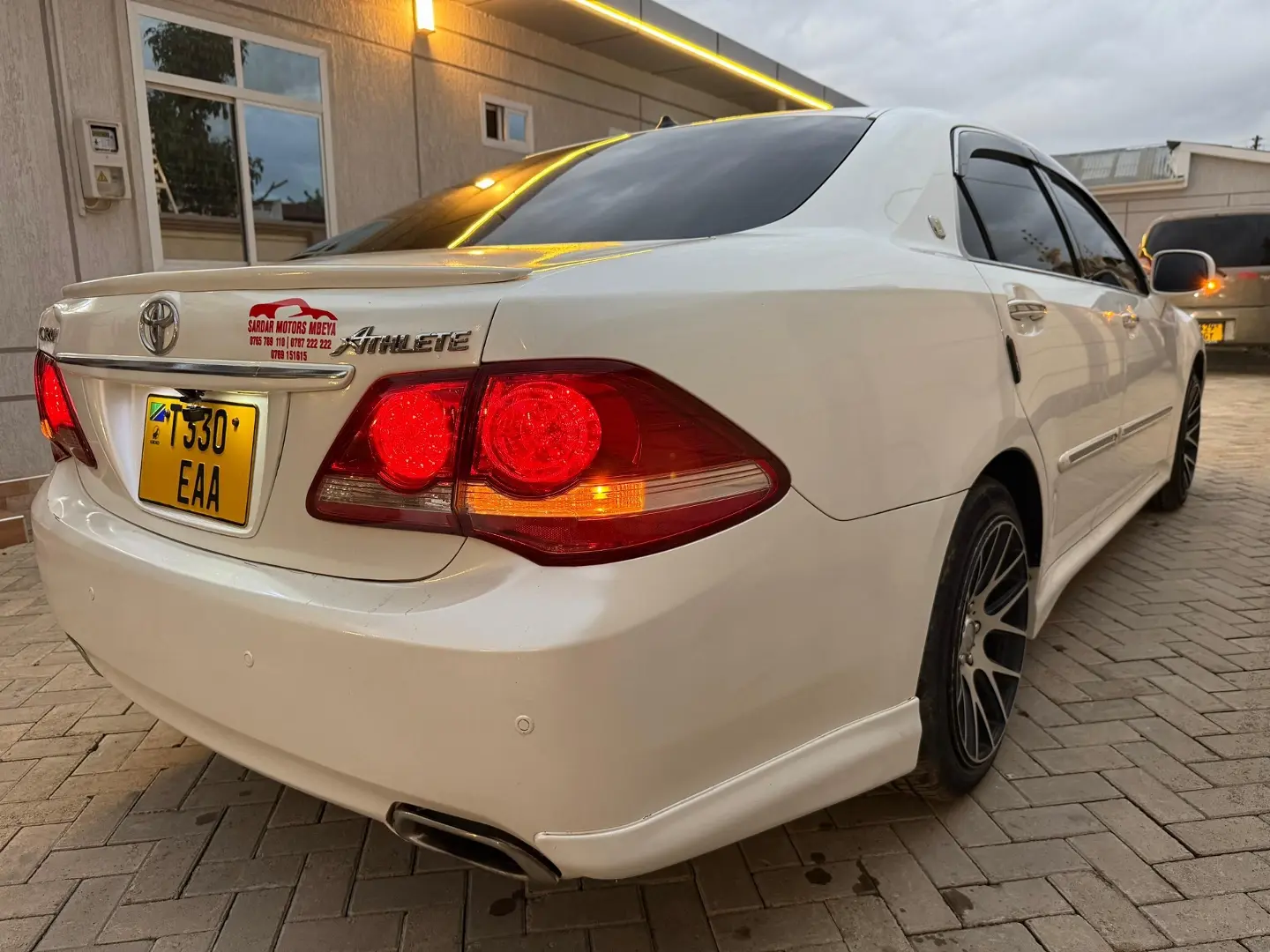 Toyota Crown 2010, White, 2490cc thumbnail 3