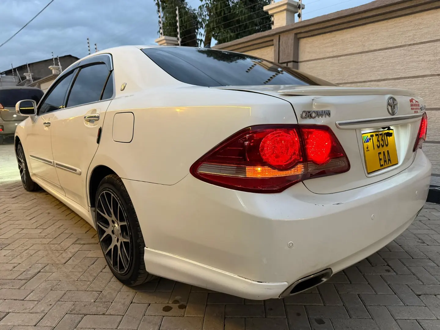 Toyota Crown 2010, White, 2490cc thumbnail 4
