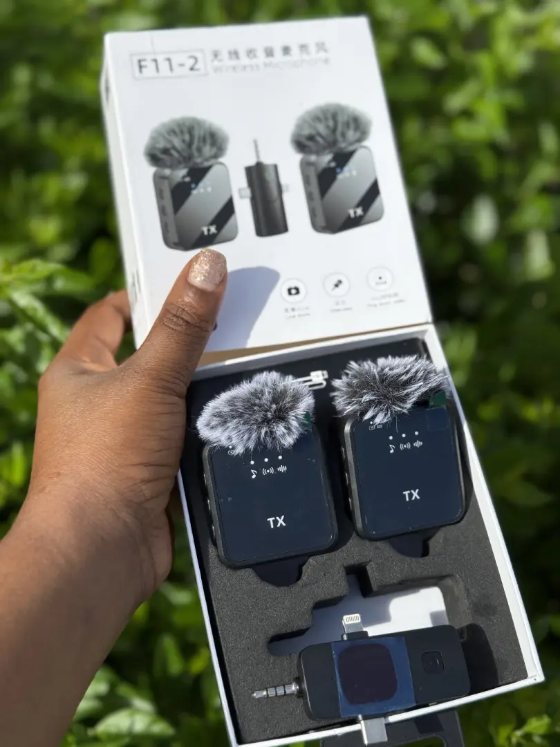 F11 Wireless Lavalier Microphones for iPhone/Android/Camera