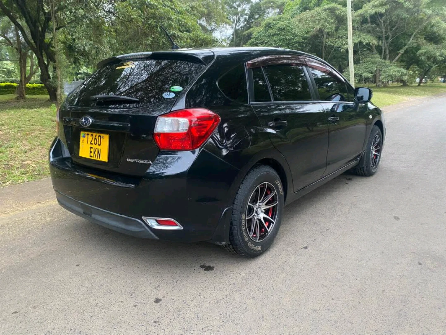 Black Subaru Impreza Hatchback thumbnail 5