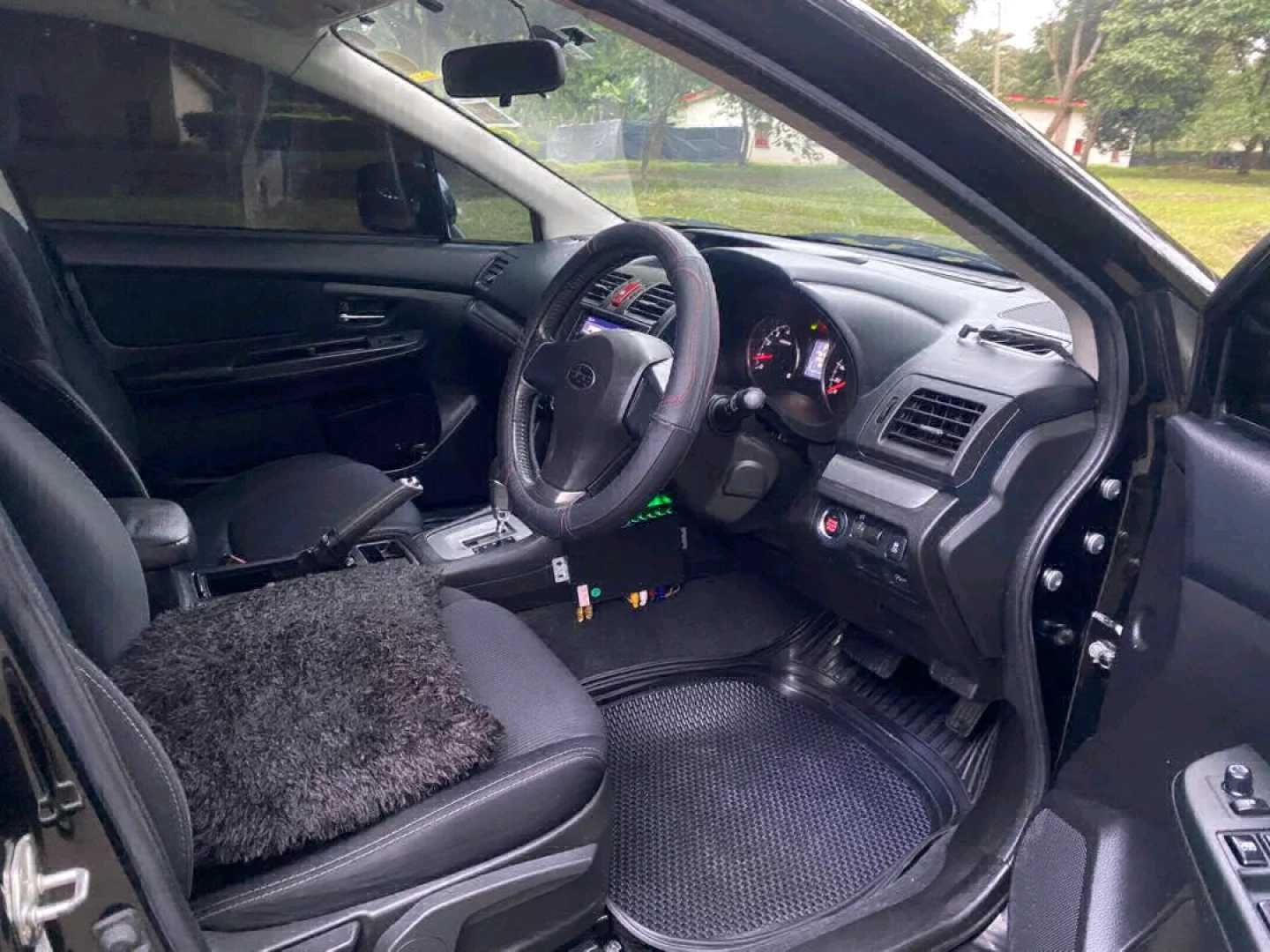 Black Subaru Impreza Hatchback thumbnail 7