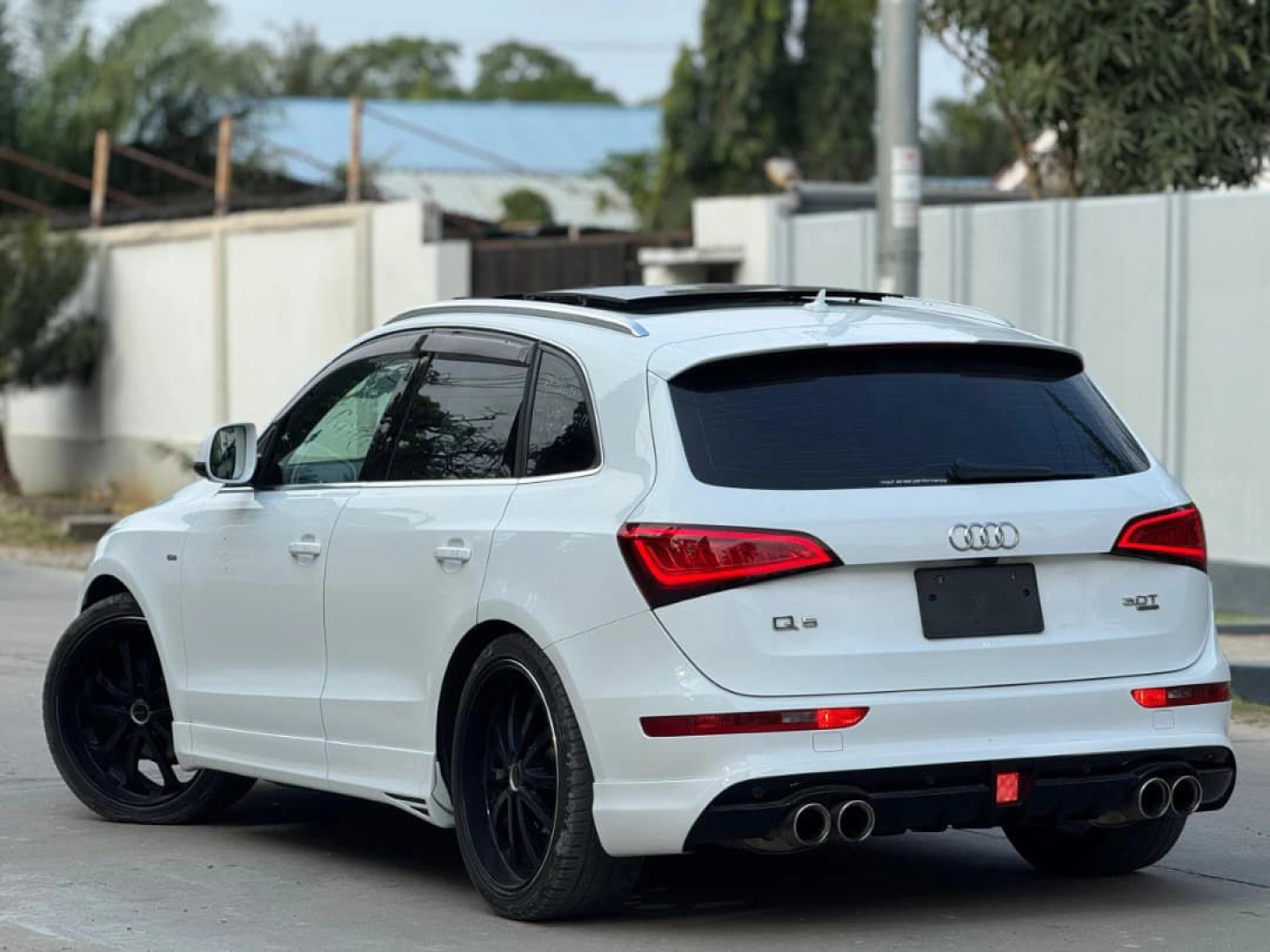 Audi Q5 Sports Line SUV 2014 (Pearl White) thumbnail 3