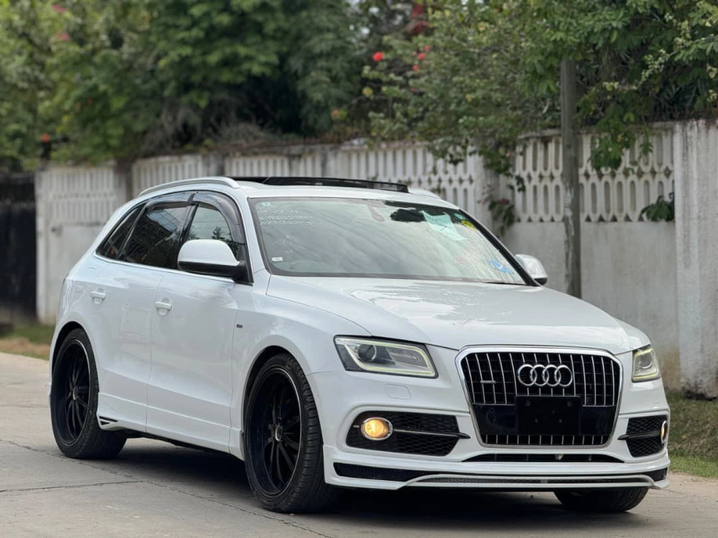 Audi Q5 Sports Line SUV 2014 (Pearl White) thumbnail 5