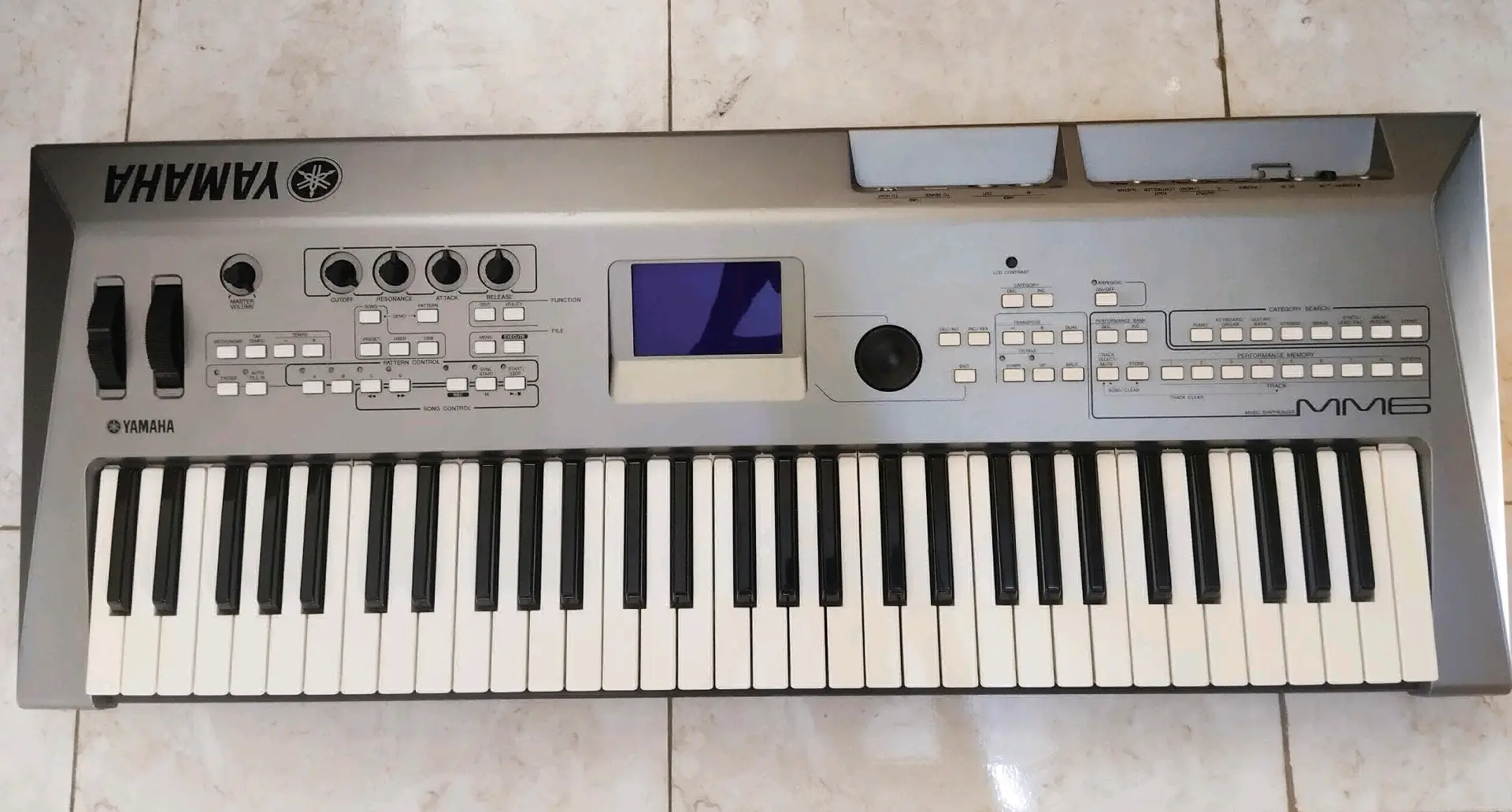 Yamaha MM6 Keyboard Workstation