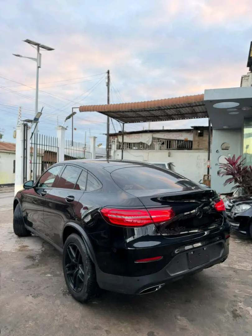 2019 Mercedes-Benz GLC thumbnail 3