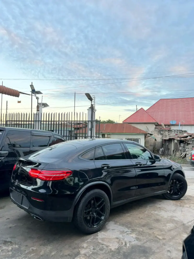 2019 Mercedes-Benz GLC thumbnail 4