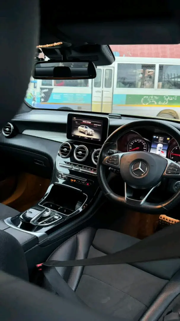 2019 Mercedes-Benz GLC thumbnail 6