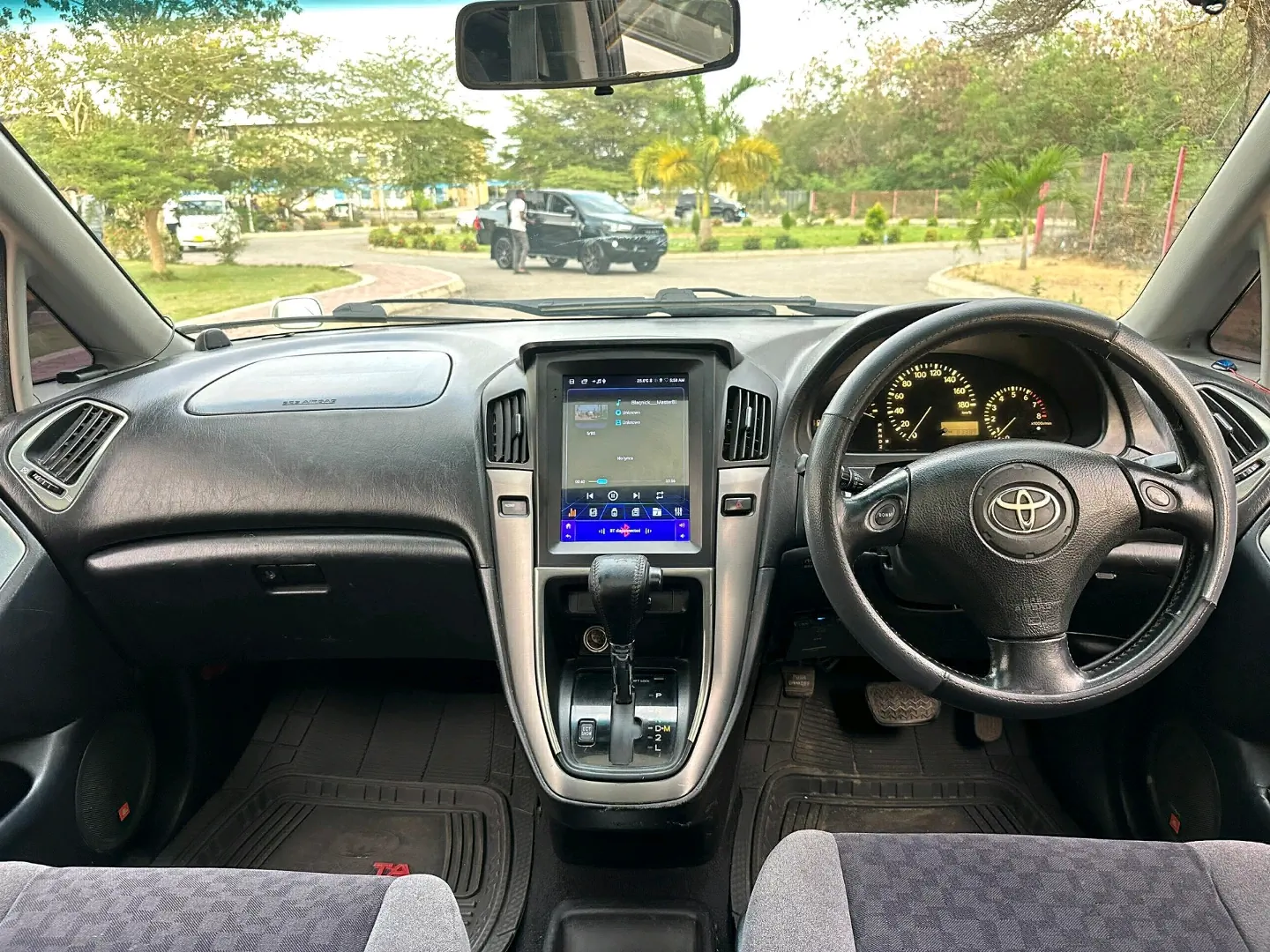 Toyota Harrier SUV 2002 - Clean Condition thumbnail 5