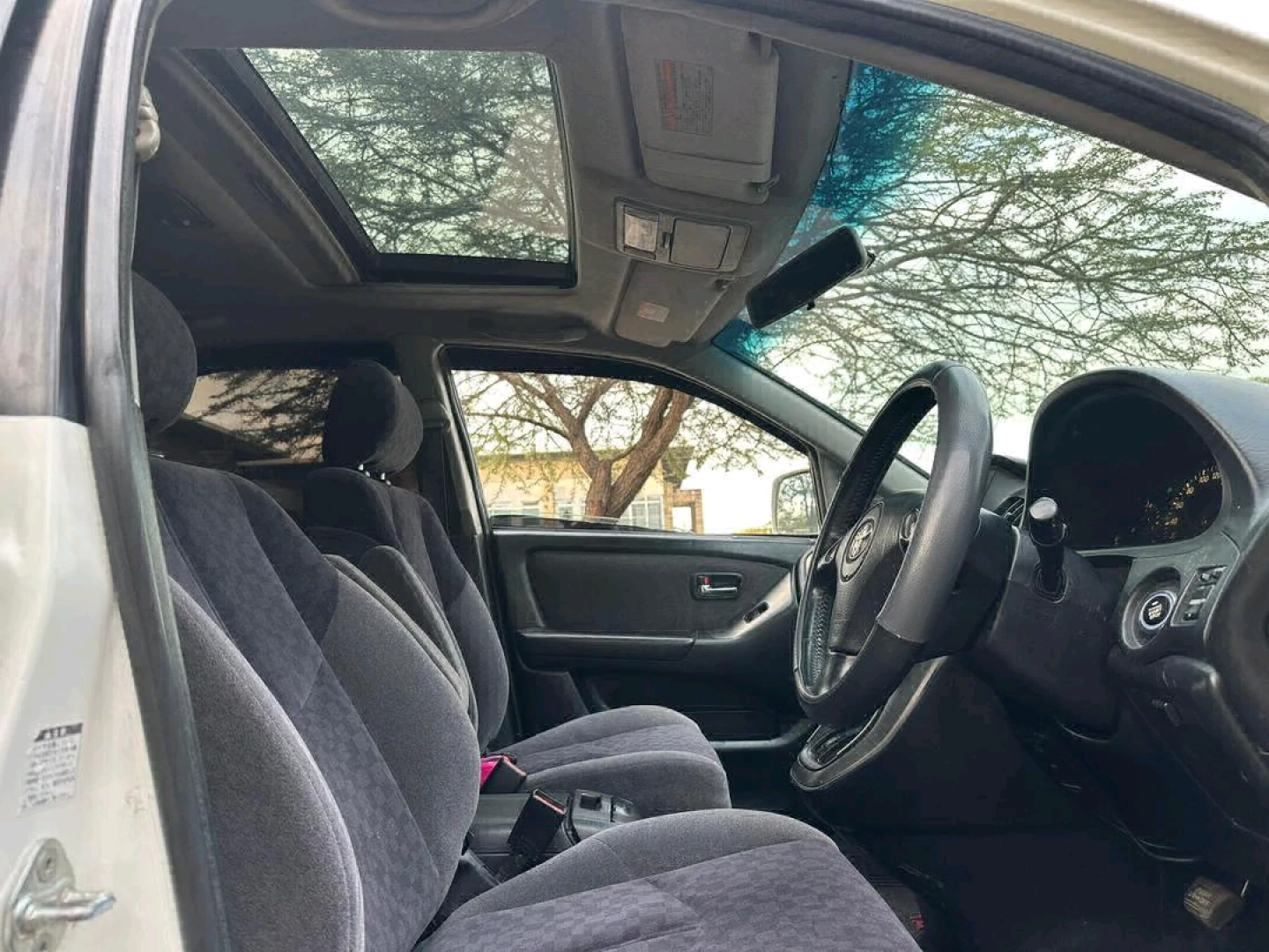 Toyota Harrier SUV 2002 - Clean Condition thumbnail 6